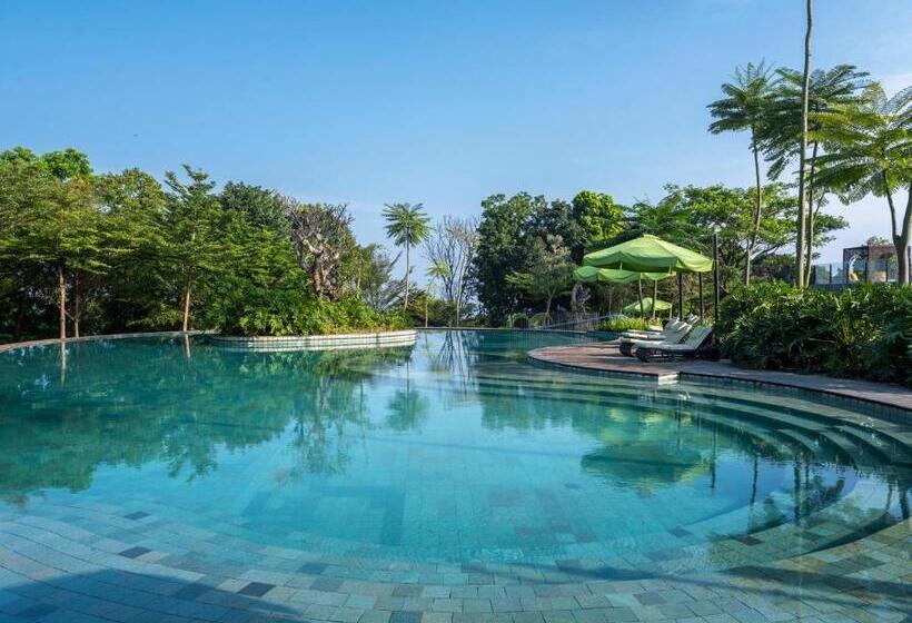 בית מלון כפרי Royal Tulip Gunung Geulis Resort And Golf