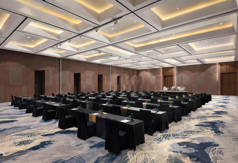 Hotel Royal Tulip Gunung Geulis Resort And Golf