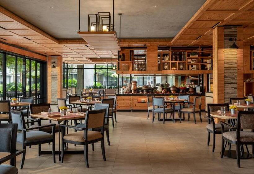 Hotel Royal Tulip Gunung Geulis Resort And Golf