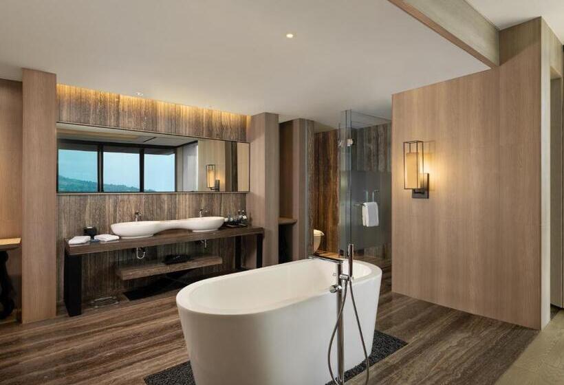 Hotel Royal Tulip Gunung Geulis Resort And Golf