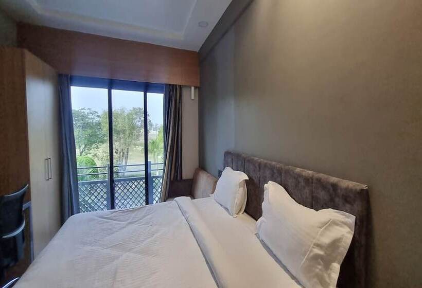 בית מלון כפרי Rupis Resort Near Udaipur Airport