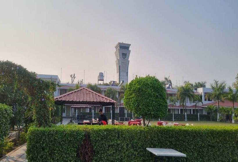 בית מלון כפרי Rupis Resort Near Udaipur Airport