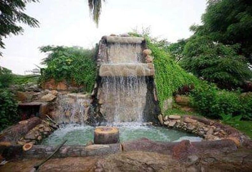 בית מלון כפרי Rupis Resort Near Udaipur Airport
