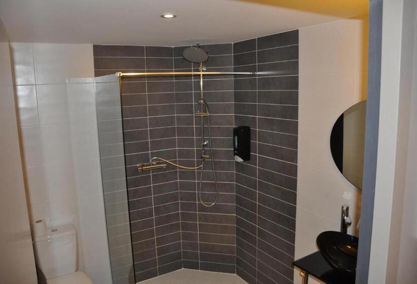 בית מלון כפרי The Originals City, Hôtel Des Arts, Montauban