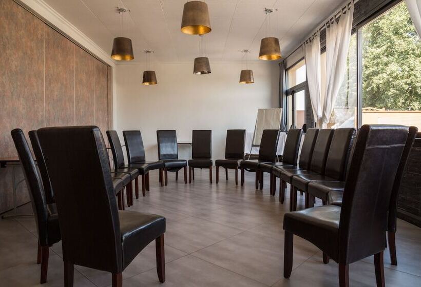 בית מלון כפרי The Originals City, Hôtel Des Arts, Montauban