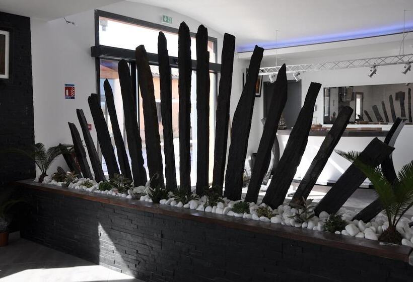 בית מלון כפרי The Originals City, Hôtel Des Arts, Montauban