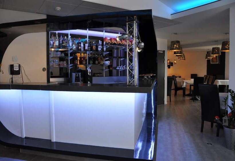 בית מלון כפרי The Originals City, Hôtel Des Arts, Montauban