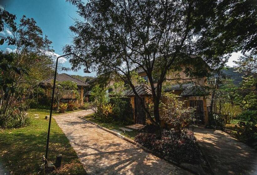 استراحتگاه Villa Khao Phaengma