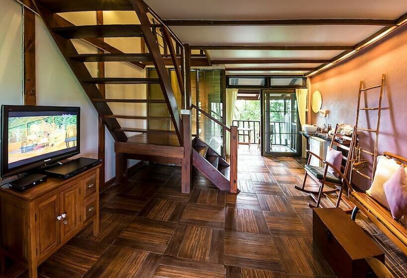 منتجع Village Farm & Winery