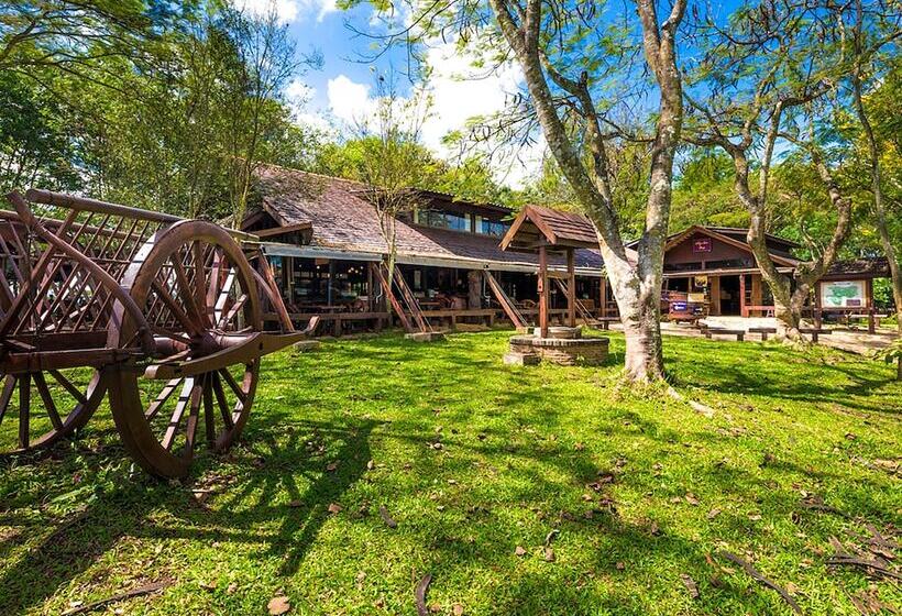 منتجع Village Farm & Winery