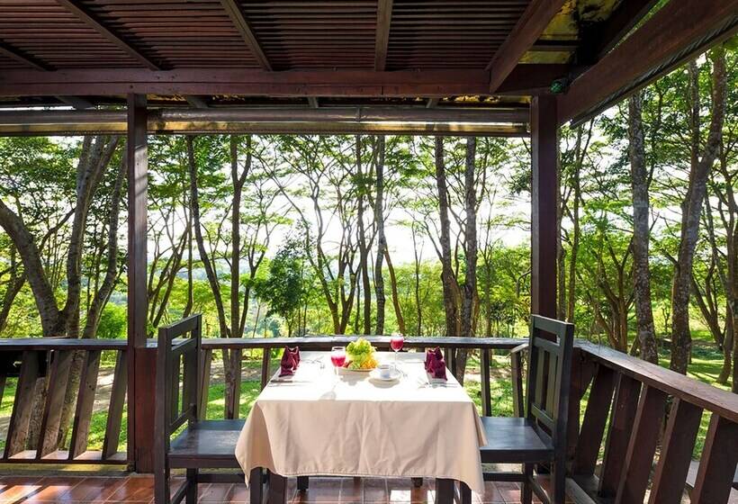 استراحتگاه Village Farm & Winery