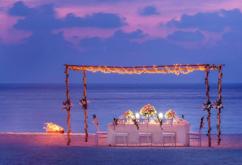 The St. Regis Maldives Vommuli Resort