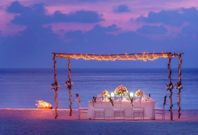 The St. Regis Maldives Vommuli Resort