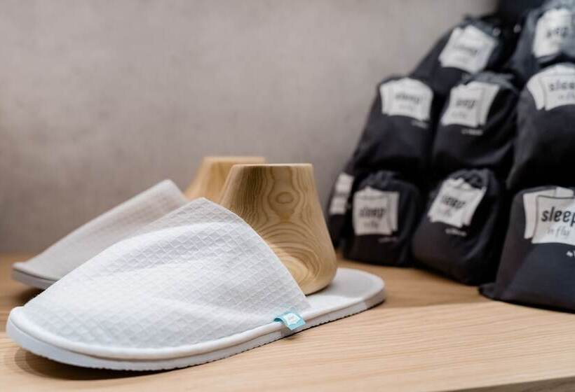 هتل Sleep  N Fly Sleep Lounge, North Node   Transit Only