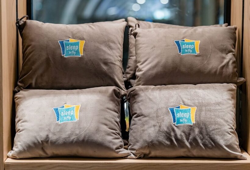 هتل Sleep  N Fly Sleep Lounge, North Node   Transit Only