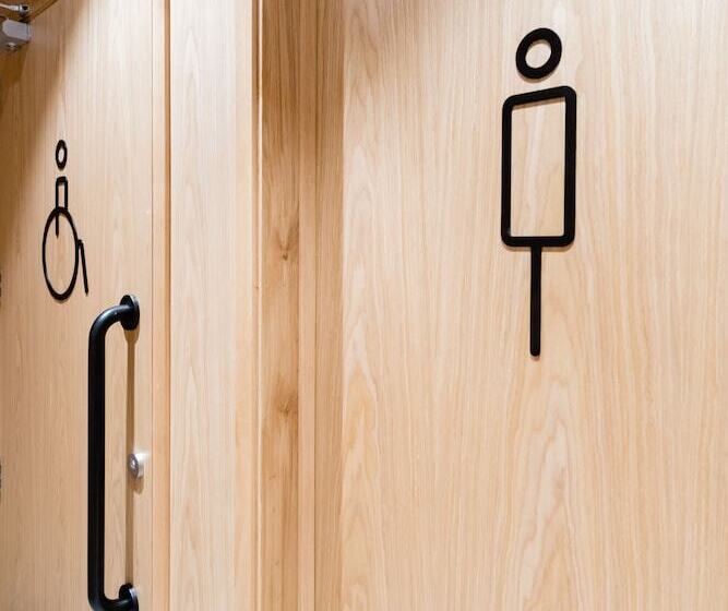 هتل Sleep  N Fly Sleep Lounge, North Node   Transit Only