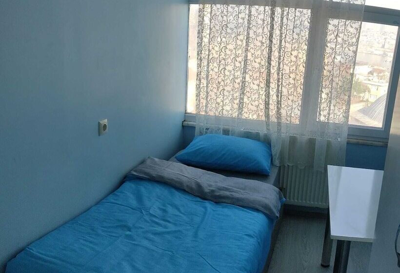 اقامتگاه Golden Halich Hostel