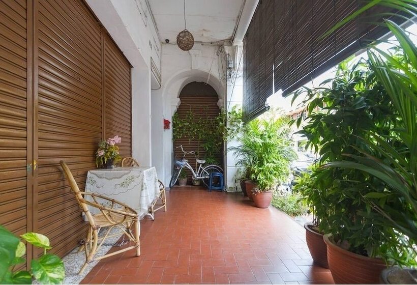 Cocoa Mews Cafe & Homestay   Hostel