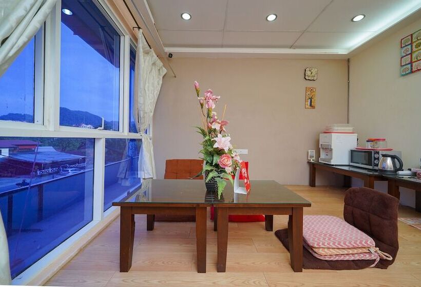 הוסטל Vstay Guesthouse