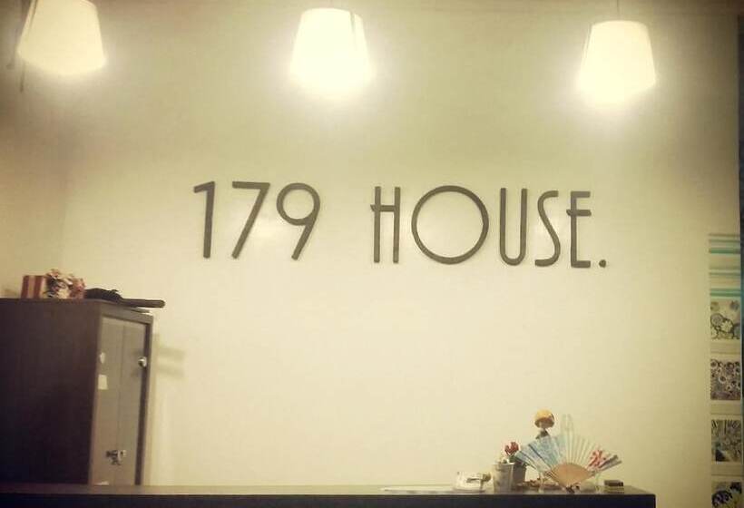 تختخواب و صبحانه 179 House