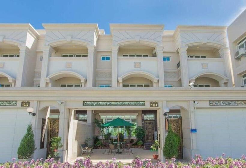 تختخواب و صبحانه The Bay House