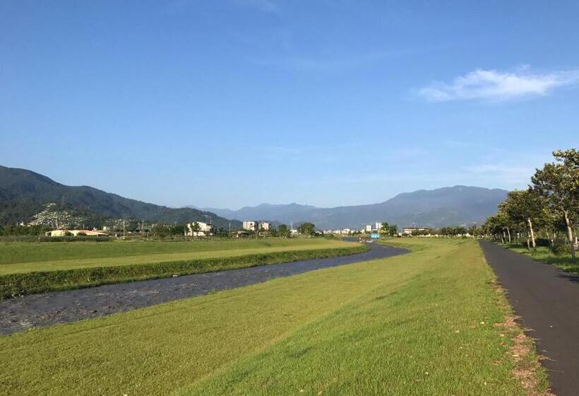 تختخواب و صبحانه Easy Home Stay