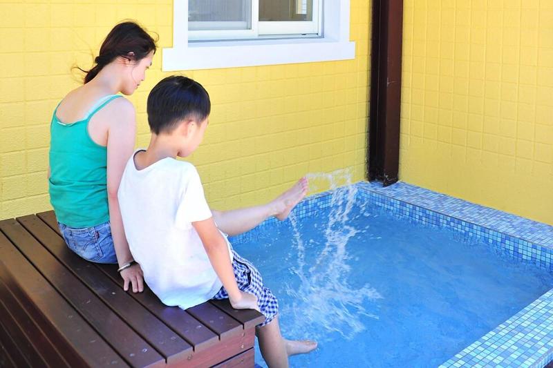 تختخواب و صبحانه Little Sunshine