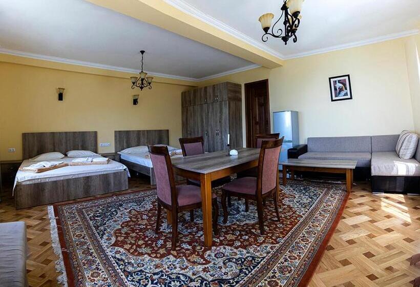 تختخواب و صبحانه Mount Villa Kvariati