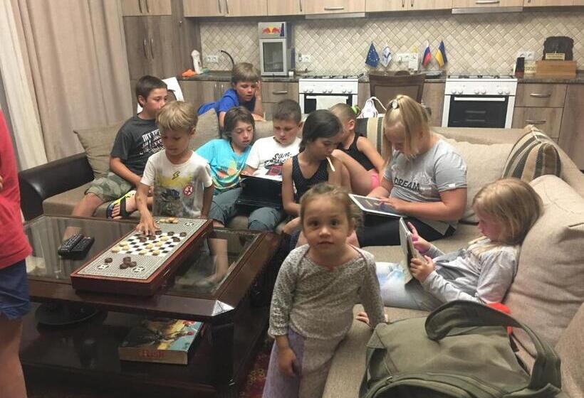 تختخواب و صبحانه Mount Villa Kvariati