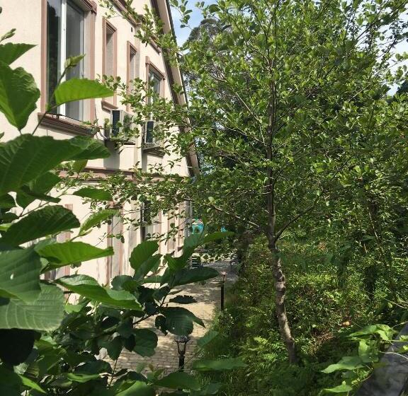 تختخواب و صبحانه Mount Villa Kvariati