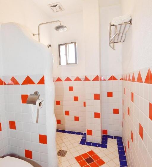 تختخواب و صبحانه Rock House