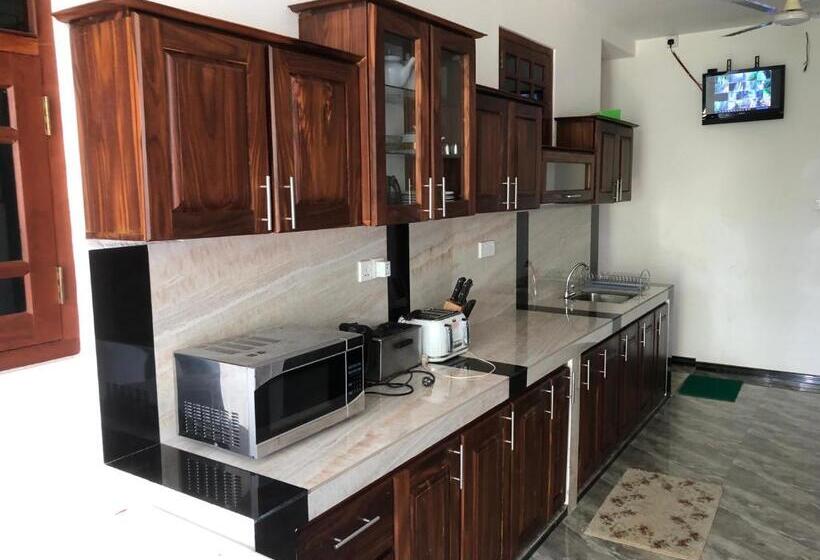 Coral Palm Villa And Apartment