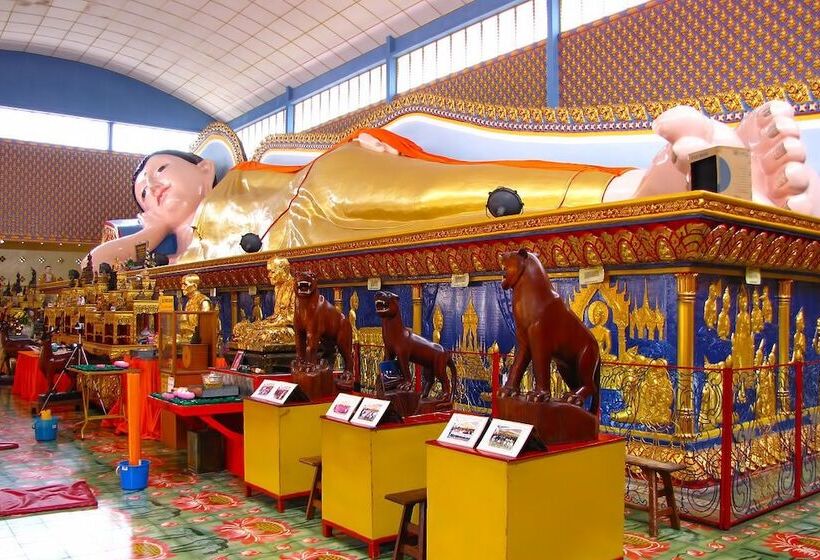 Golden View Serviced Apartment