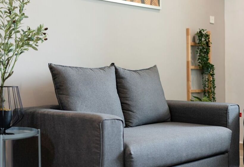 Golden View Serviced Apartment