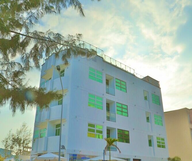 Отель Airport Beach