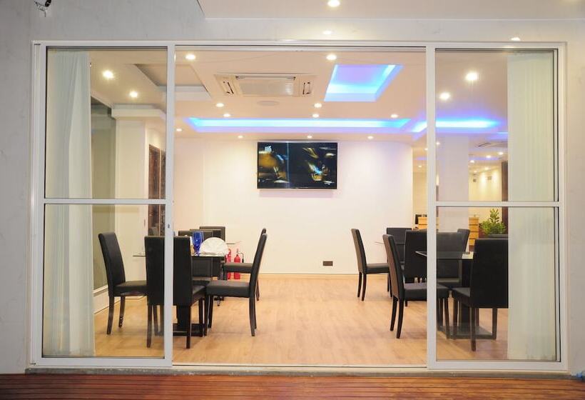 Отель Airport Beach