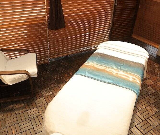 Отель Airport Beach