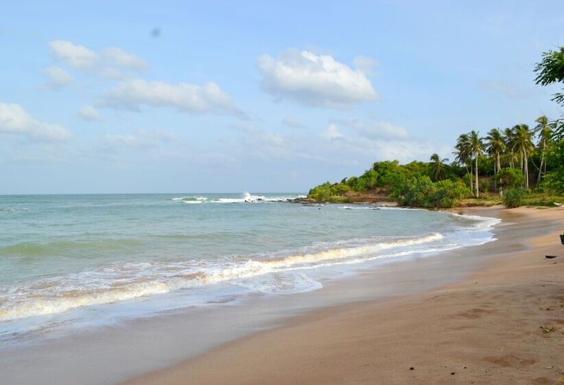 ホテル Ananthaya Beach