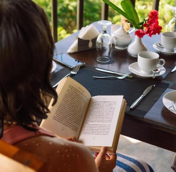 ホテル Ananthaya Beach