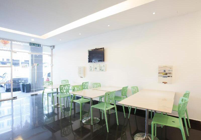 Apple 1 Hotel Queensbay