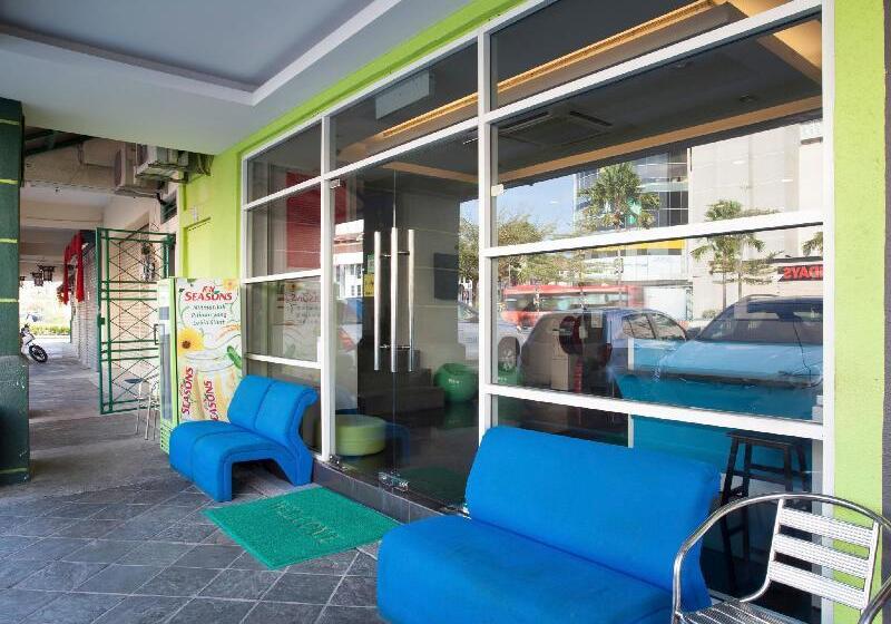 Apple 1 Hotel Queensbay