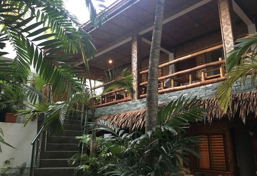 هتل Eve S Kiosk Dive Resort