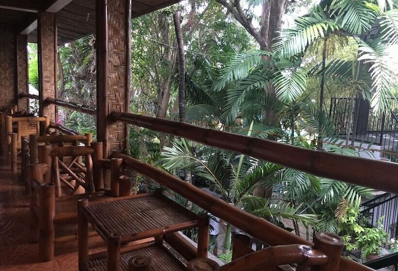 هتل Eve S Kiosk Dive Resort