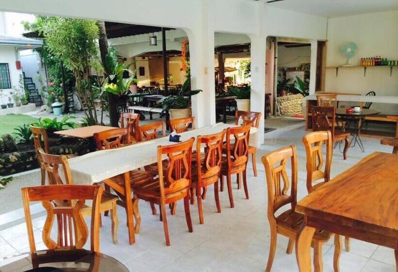 هتل Eve S Kiosk Dive Resort