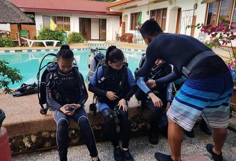 هتل Eve S Kiosk Dive Resort