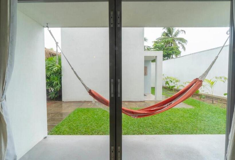 Отель Global Surf Lodge Kabalana