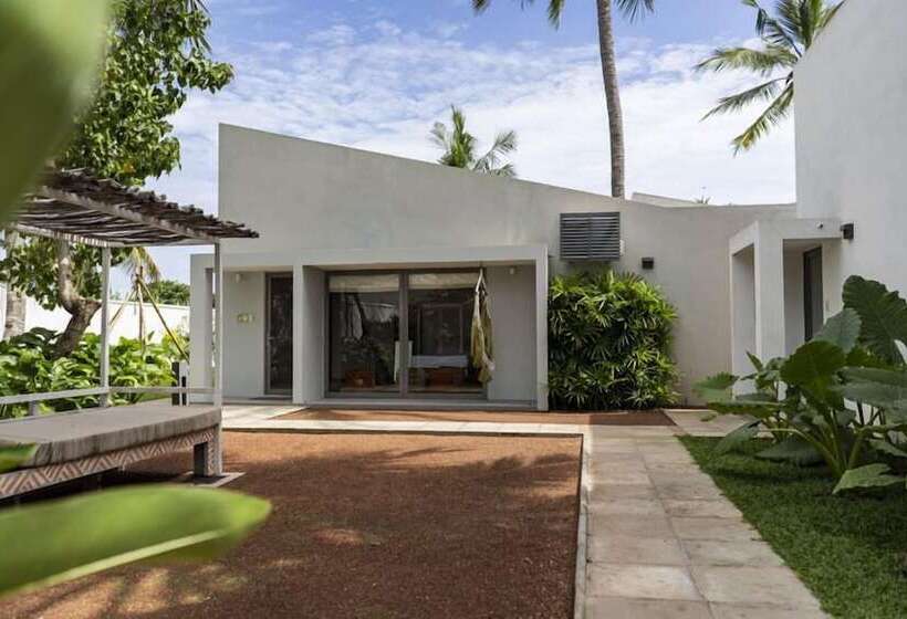 Отель Global Surf Lodge Kabalana