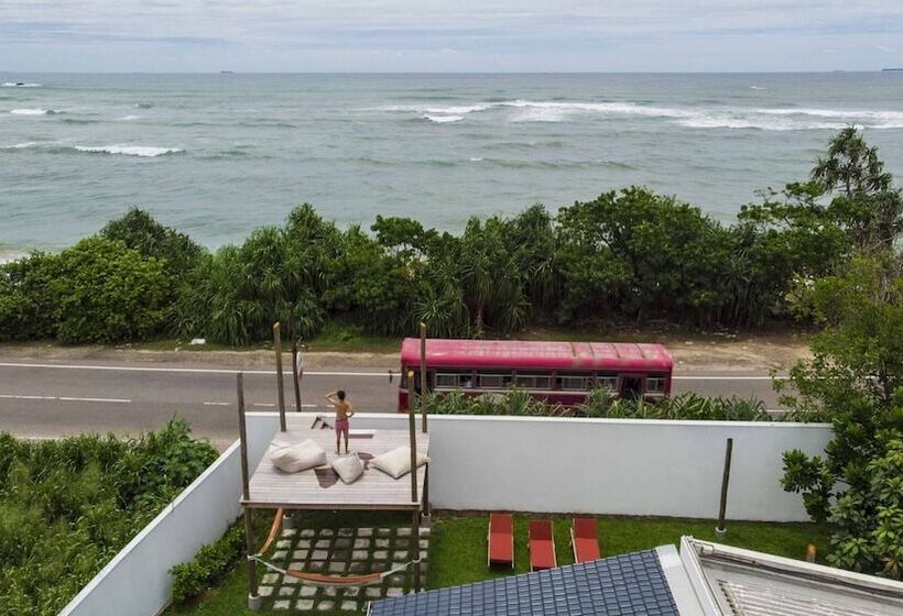 Отель Global Surf Lodge Kabalana