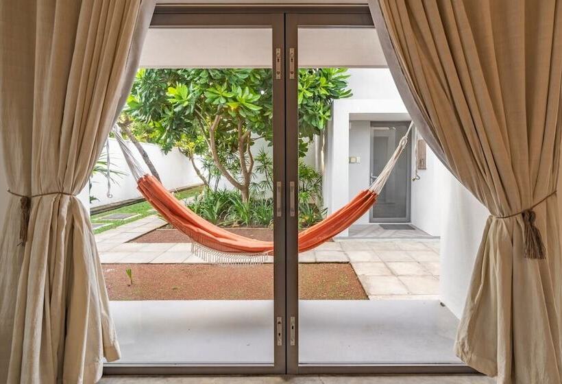 Отель Global Surf Lodge Kabalana