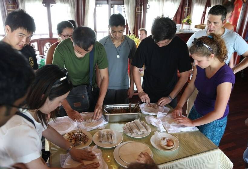 هتل Halong Royal Palace Cruise